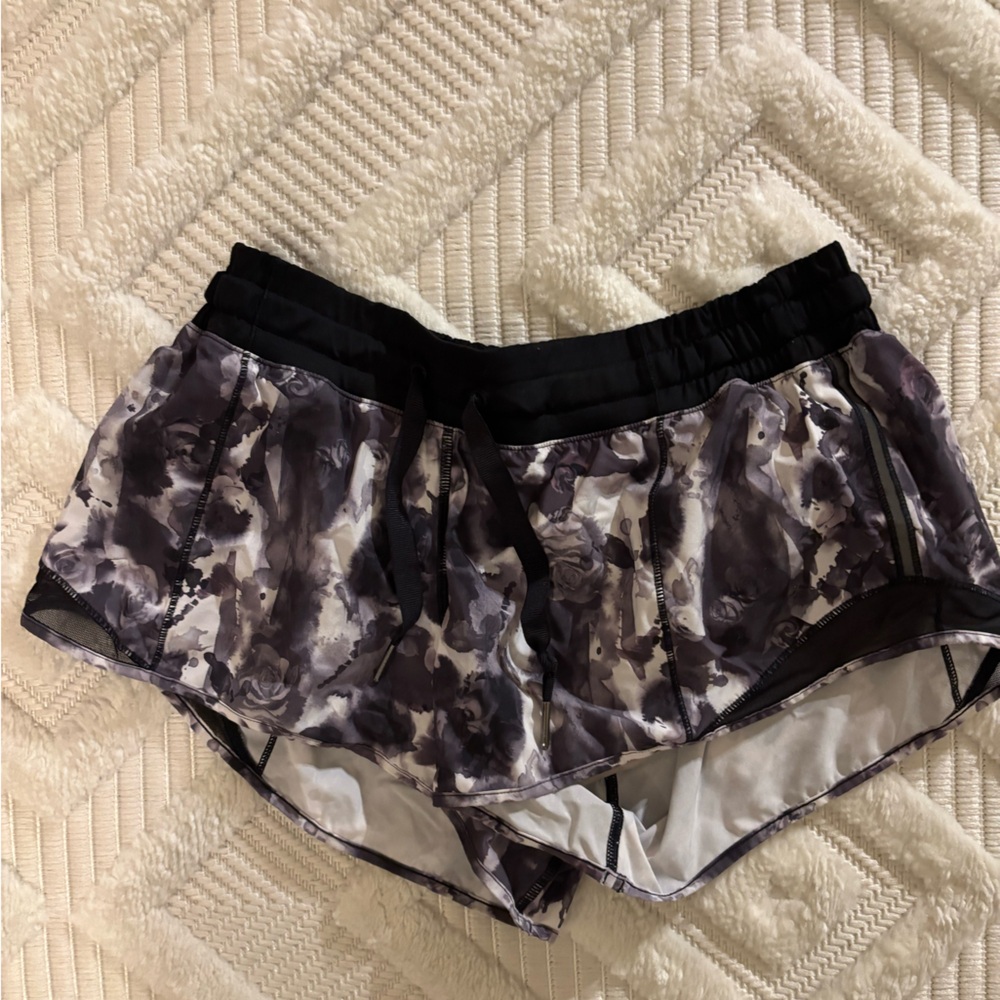 Lululemon Ahthletica Hotty Hot High-rise Short, Black/White Floral
